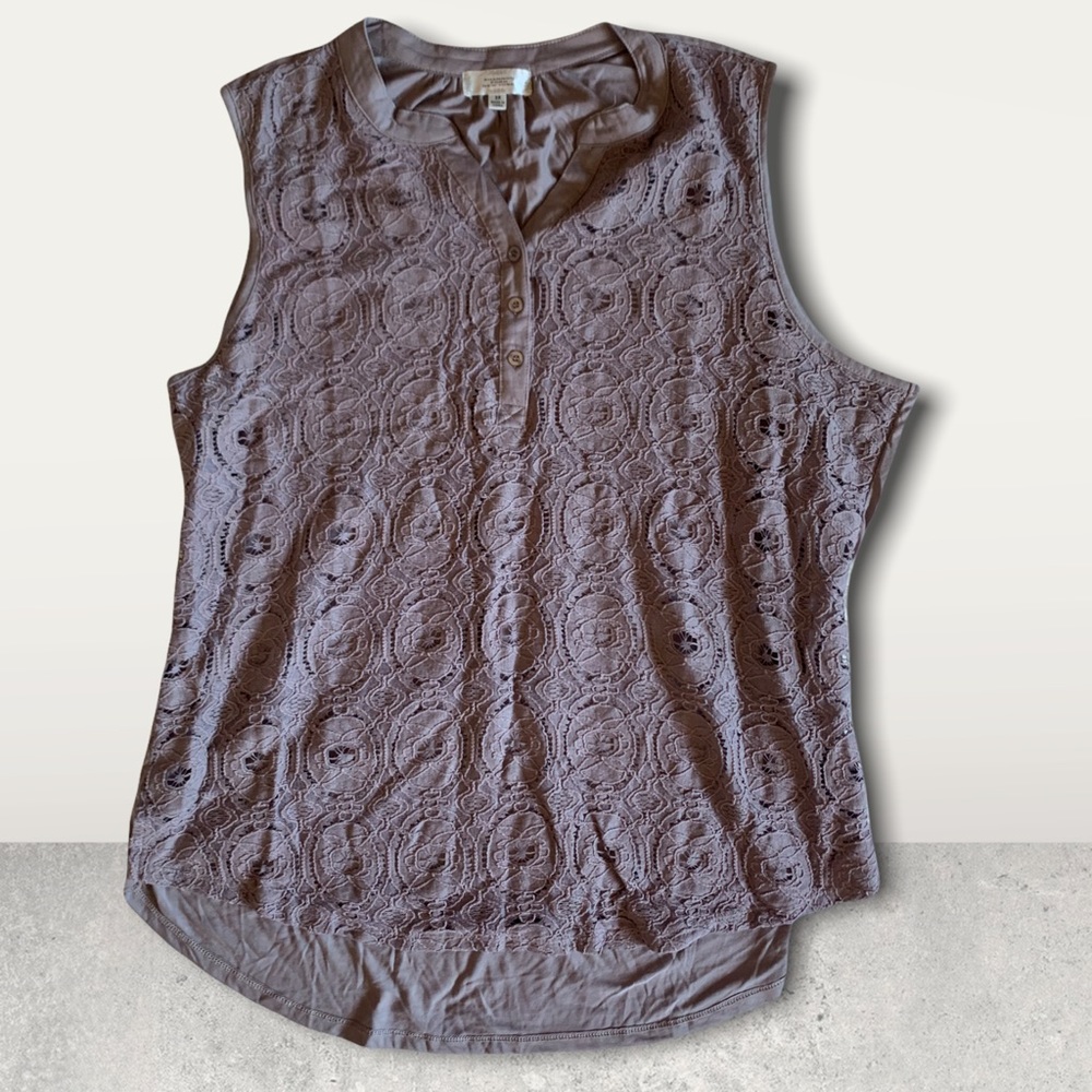 Lace front lined sleeveless top size 3x